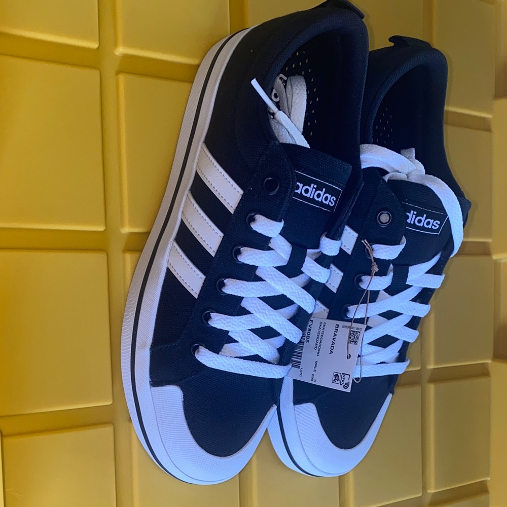 Adidas Bravada Skateboard Shoes NIB Men’s 6.5 3 Striped Black & White New in Box